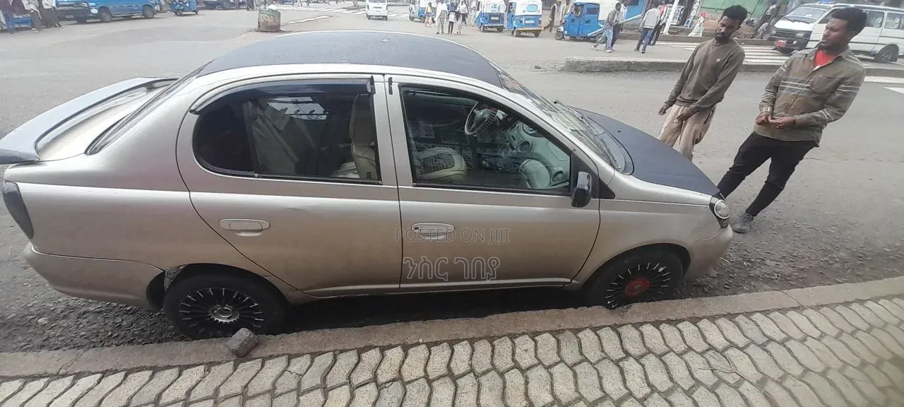 Toyota Platz 2005 Gold