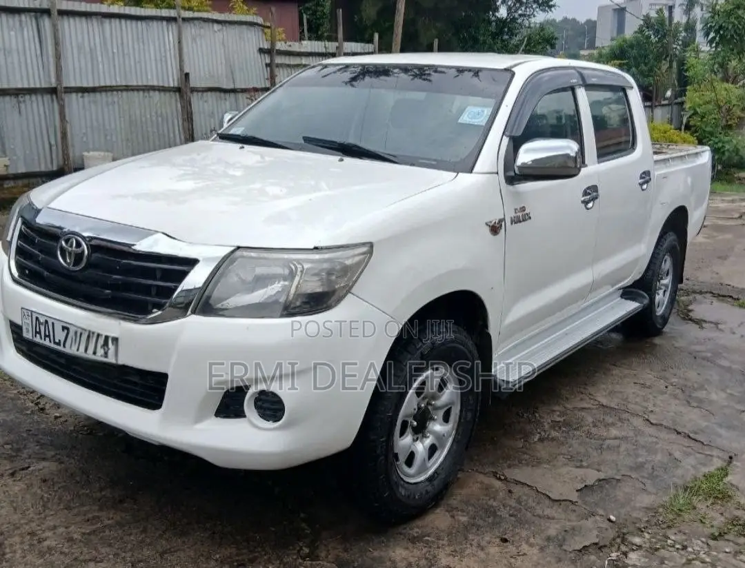 Toyota Hilux 2011 White