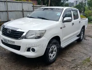 Toyota Hilux 2011 White