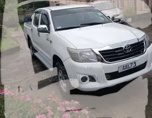 Toyota Hilux 2011 White