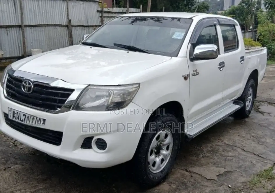 Toyota Hilux 2011 White