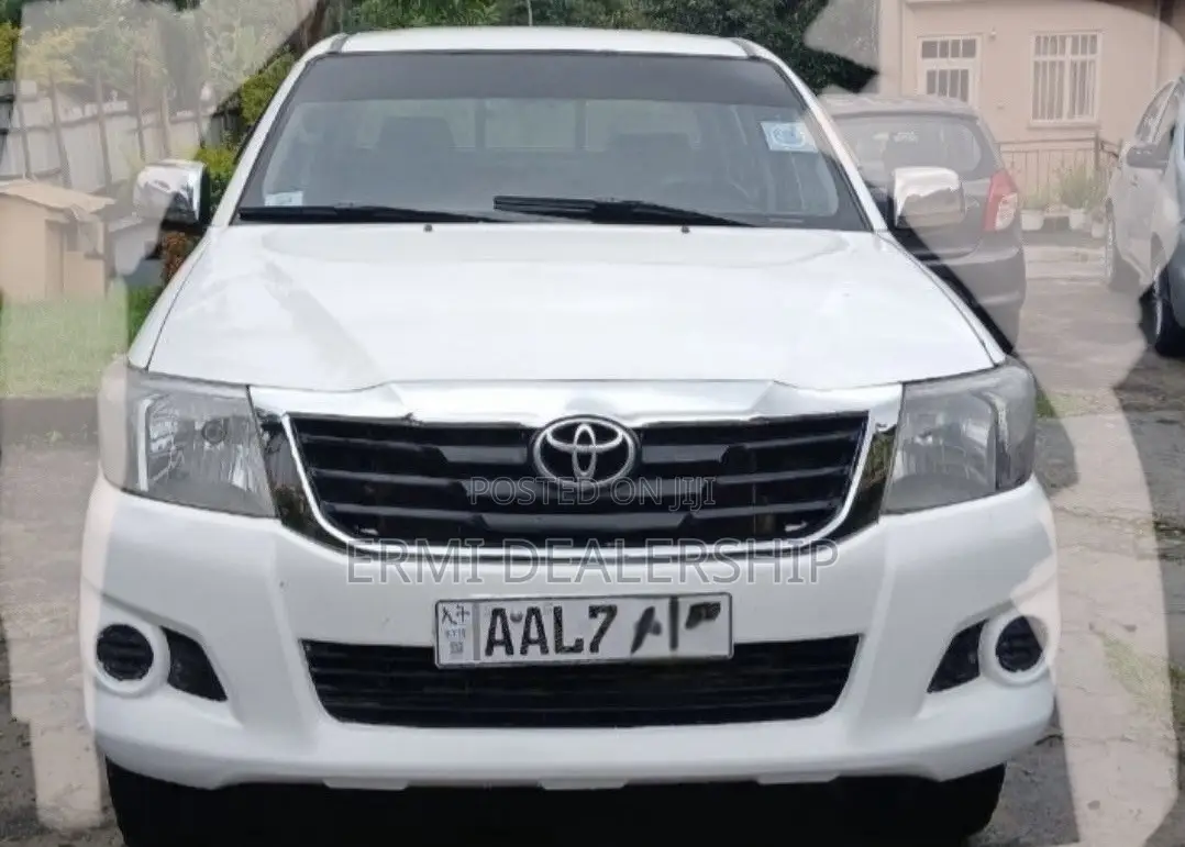 Toyota Hilux 2011 White