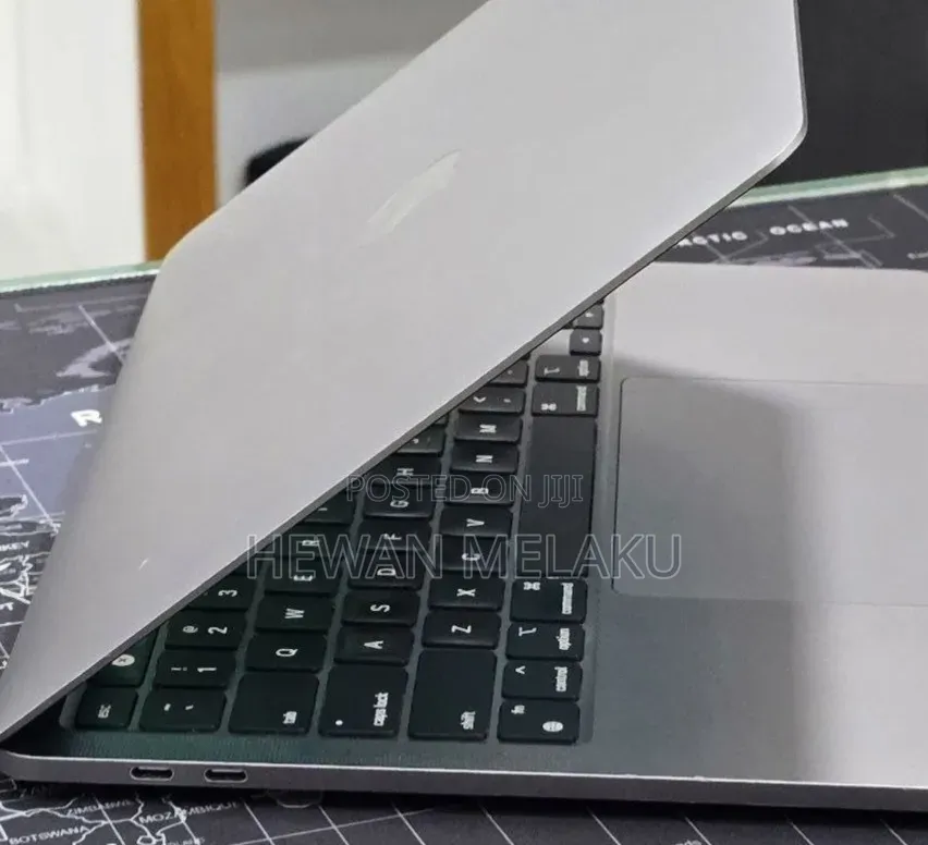 New Laptop Apple MacBook Pro 2022 M2 16GB Apple M2 SSD 256GB