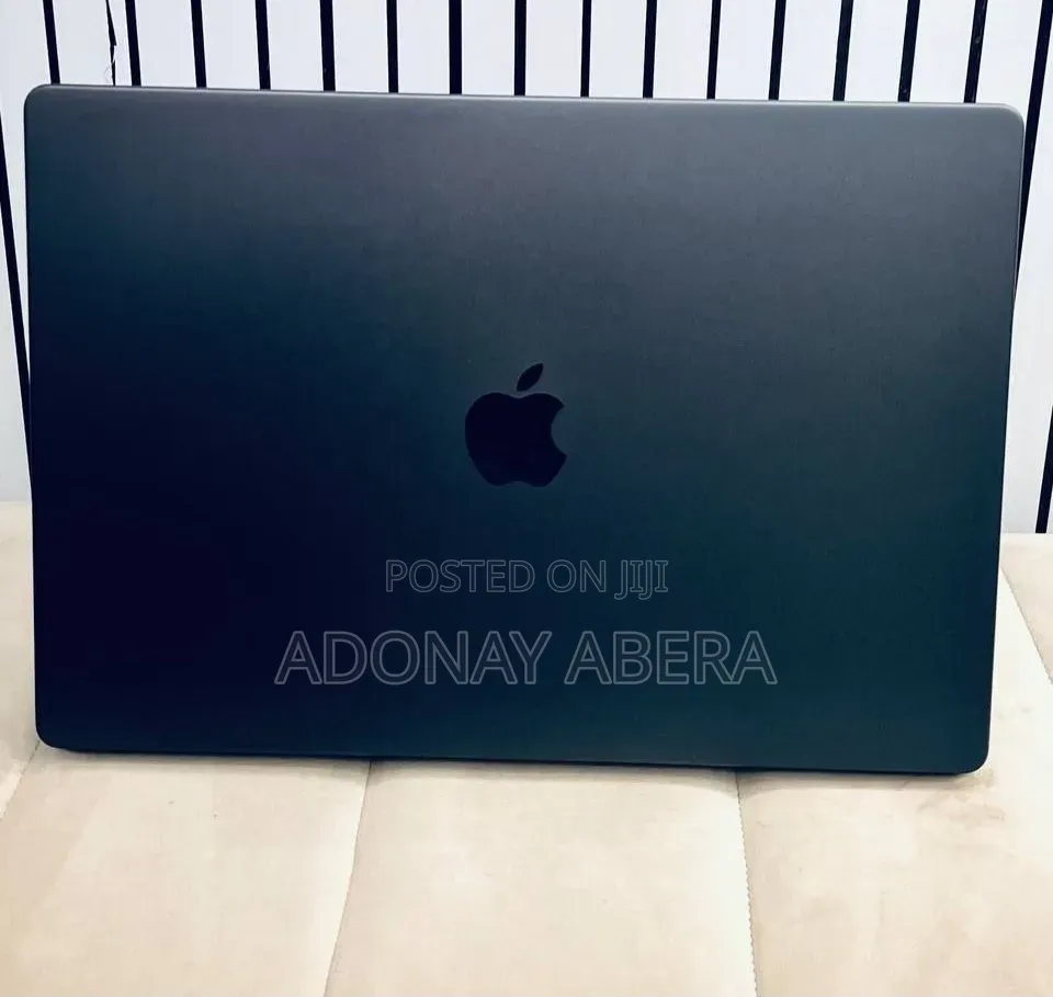 New Laptop Apple MacBook Pro 2023 M3 18GB Apple M3 SSD 512GB