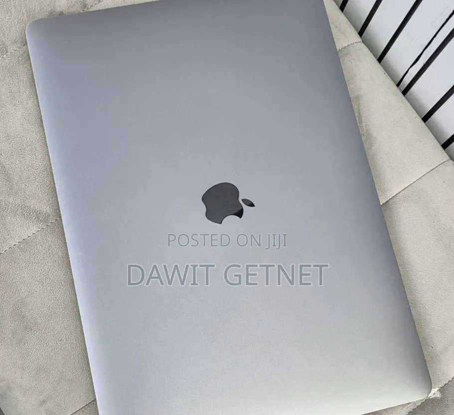 New Laptop Apple MacBook Pro 2019 16GB Intel Core i9 SSD 512GB