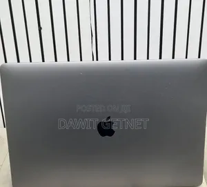 New Laptop Apple MacBook Pro 2019 16GB Intel Core i9 SSD 512GB