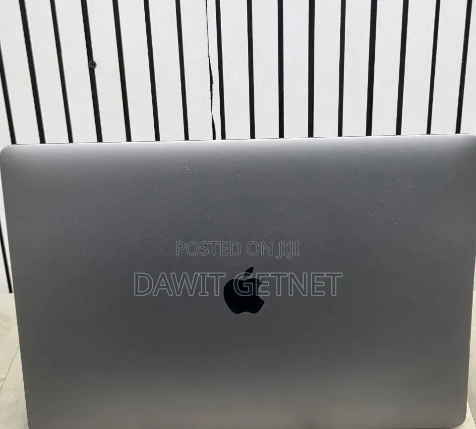 New Laptop Apple MacBook Pro 2019 16GB Intel Core i9 SSD 512GB