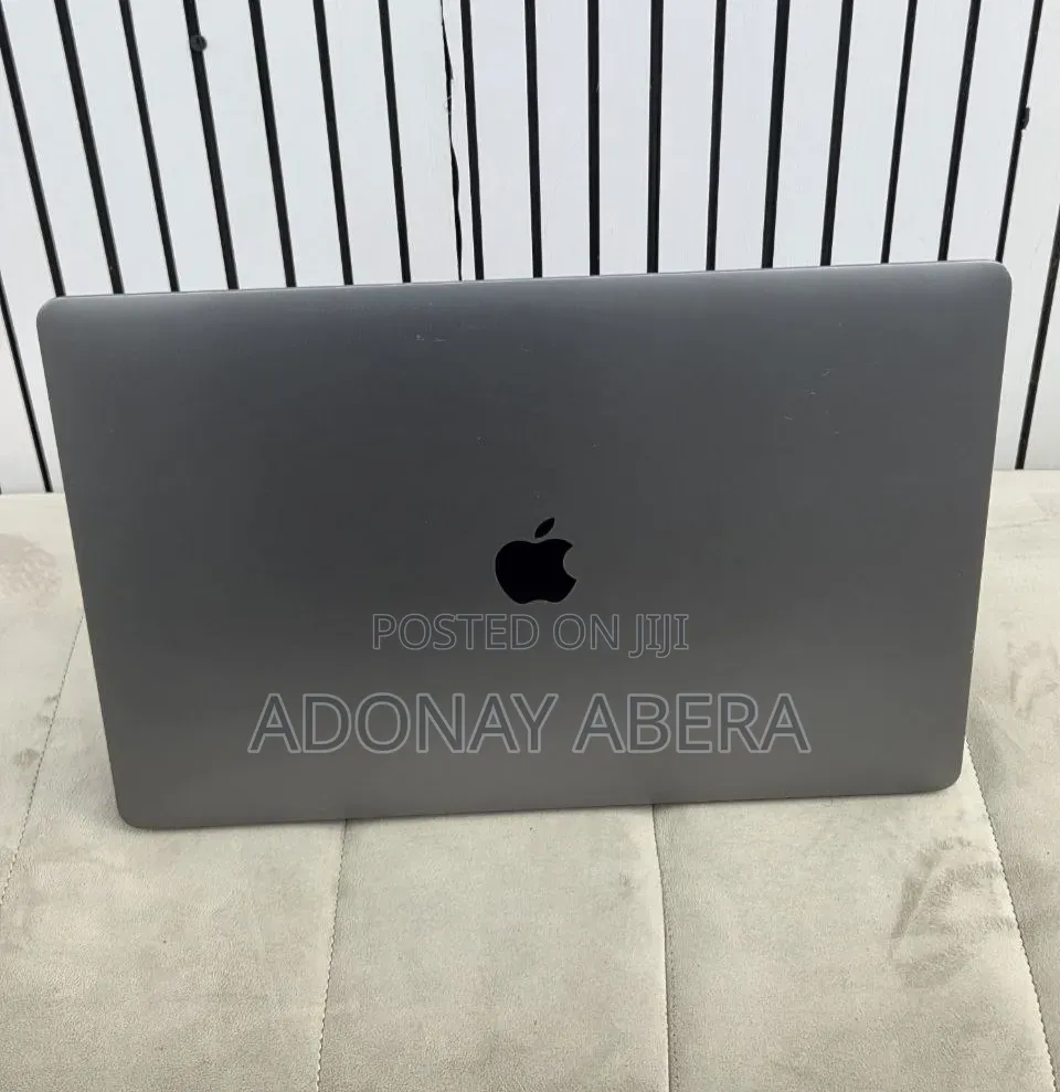 New Laptop Apple MacBook Pro 2019 16GB Intel Core i9 SSD 512GB