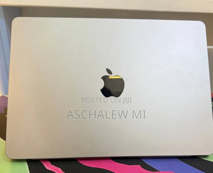 New Laptop Apple MacBook Air 2022 M2 16GB Apple M2 SSD 512GB