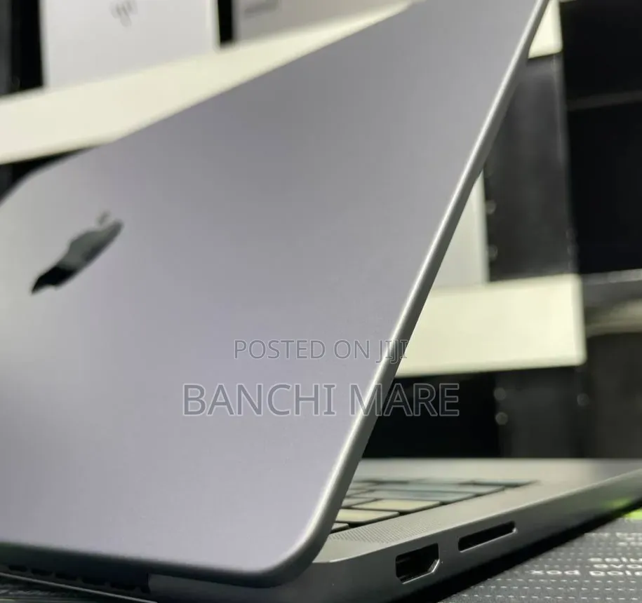 New Laptop Apple MacBook Pro 2023 M3 Pro 18GB Apple M3 Pro SSD 512GB