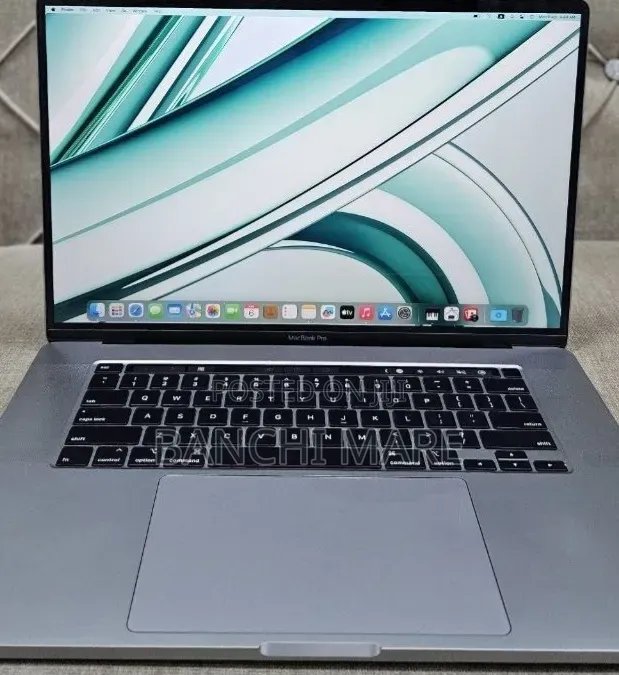 New Laptop Apple MacBook Pro 2019 16GB Intel Core i9 SSD 512GB