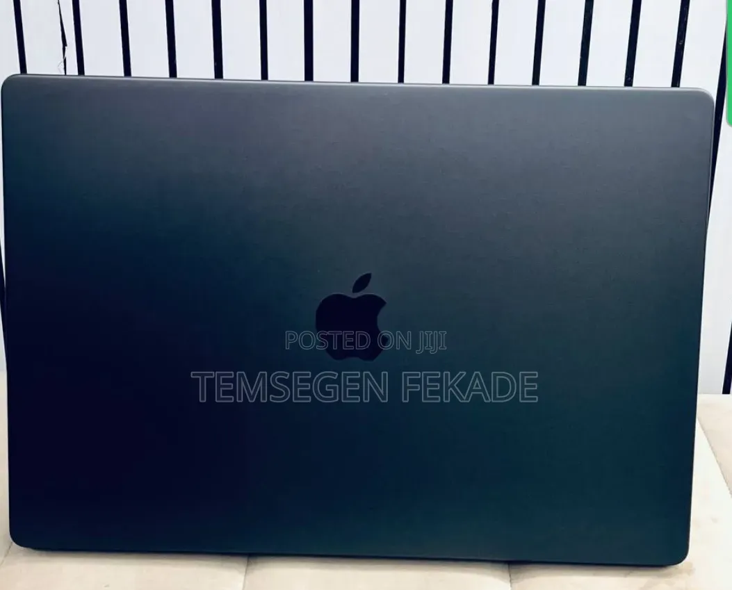 New Laptop Apple MacBook Pro 2023 M3 18GB Apple M3 Pro SSD 512GB