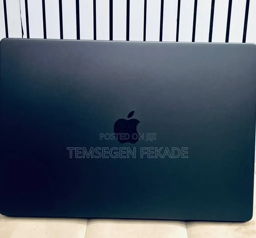 New Laptop Apple MacBook Pro 2023 M3 18GB Apple M3 Pro SSD 512GB