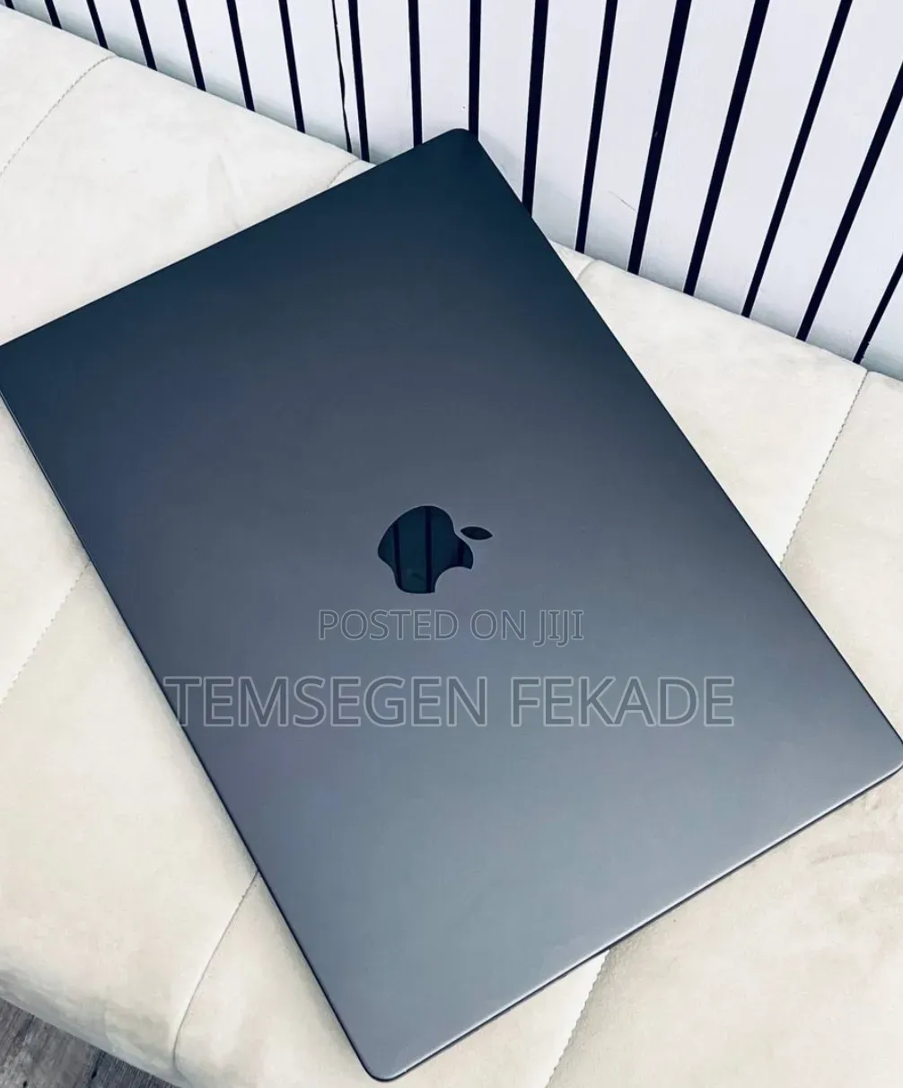 New Laptop Apple MacBook Pro 2023 M3 18GB Apple M3 Pro SSD 512GB