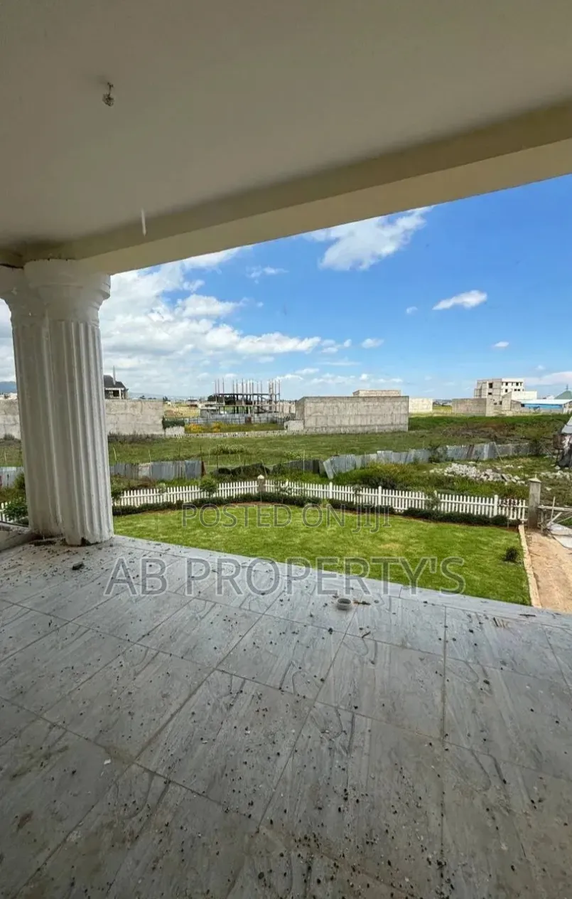 5bdrm Villa in ለገጣፎ Ccd, Yeka for sale