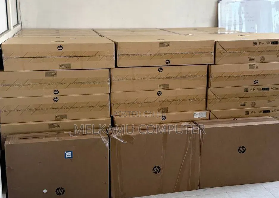 New HP 200 G4 22 All-in-One 8GB Intel Core i5 SSD 512GB