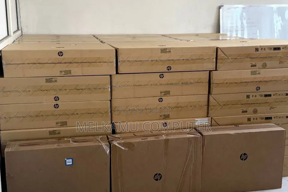 New HP 200 G4 22 All-in-One 8GB Intel Core i5 SSD 512GB