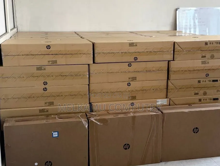 New HP 200 G4 22 All-in-One 8GB Intel Core i5 SSD 512GB