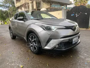 Toyota C-HR XLE Prermium FWD (2.0L 4cyl 2AM) 2018 Silver