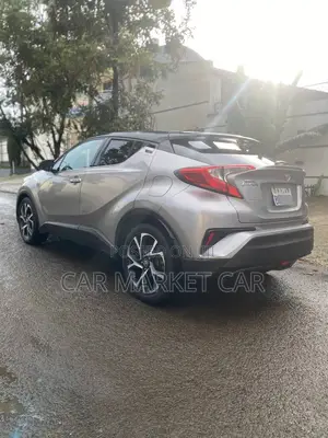 Toyota C-HR XLE Prermium FWD (2.0L 4cyl 2AM) 2018 Silver