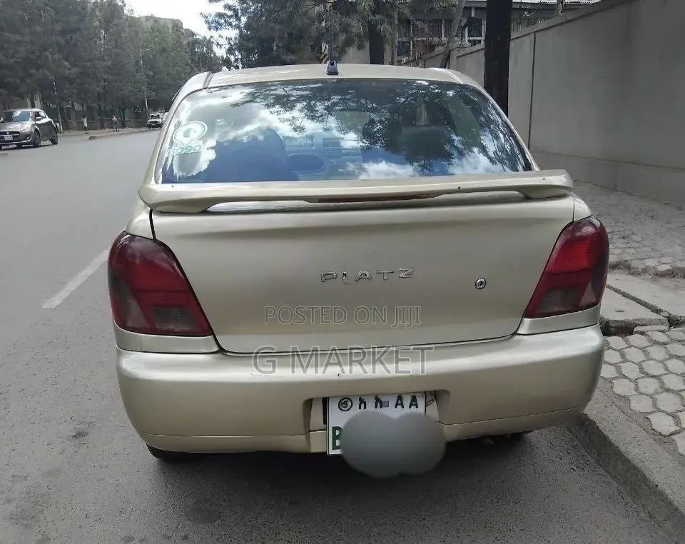 Toyota Platz 2001 Silver