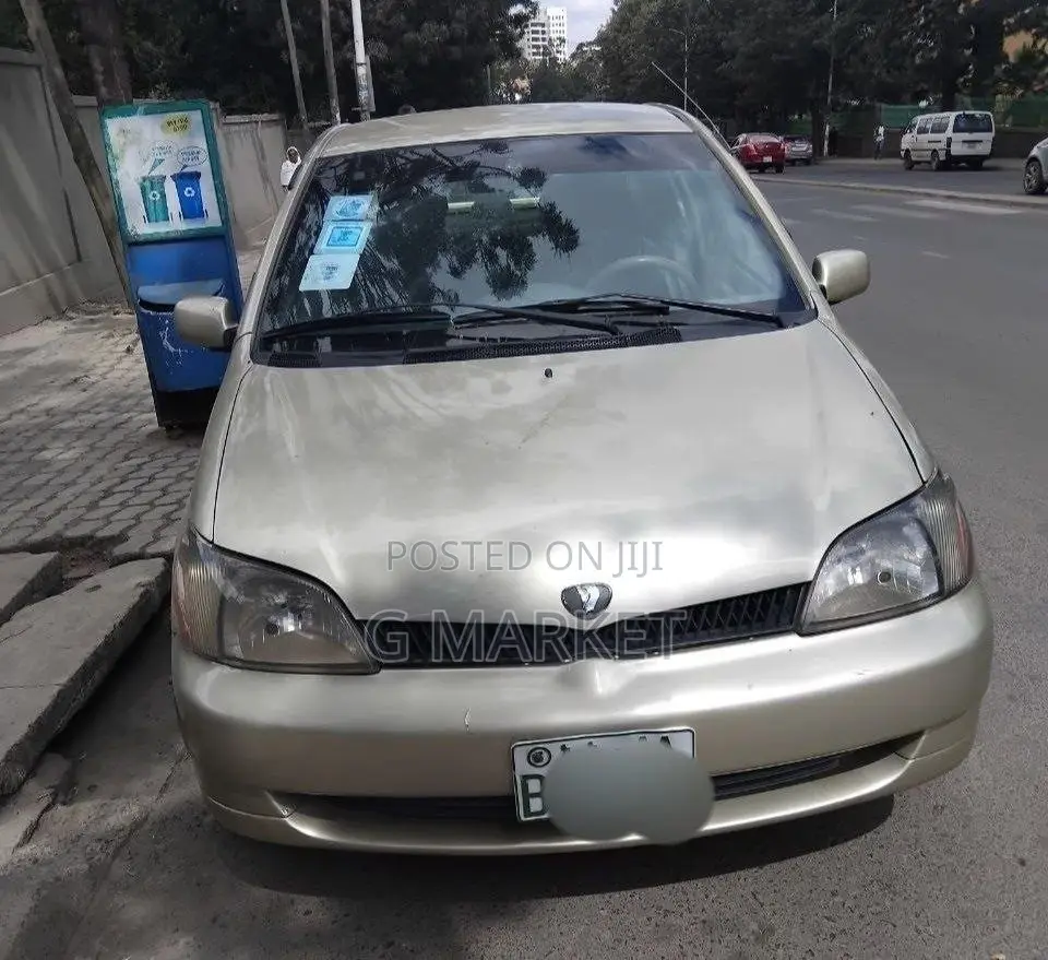 Toyota Platz 2001 Silver
