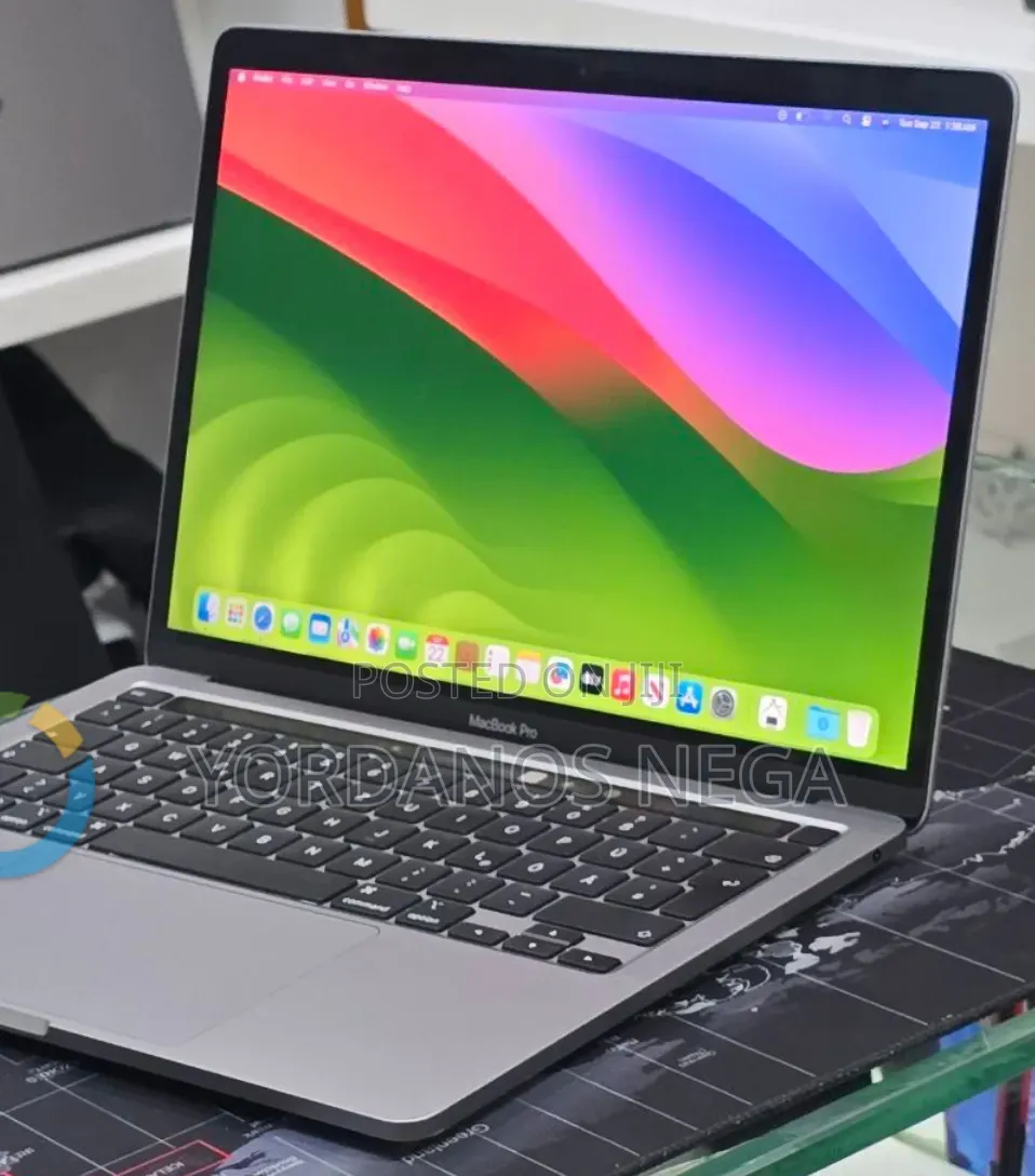 New Laptop Apple MacBook Pro 2020 M1 8GB Apple M1 SSD 256GB
