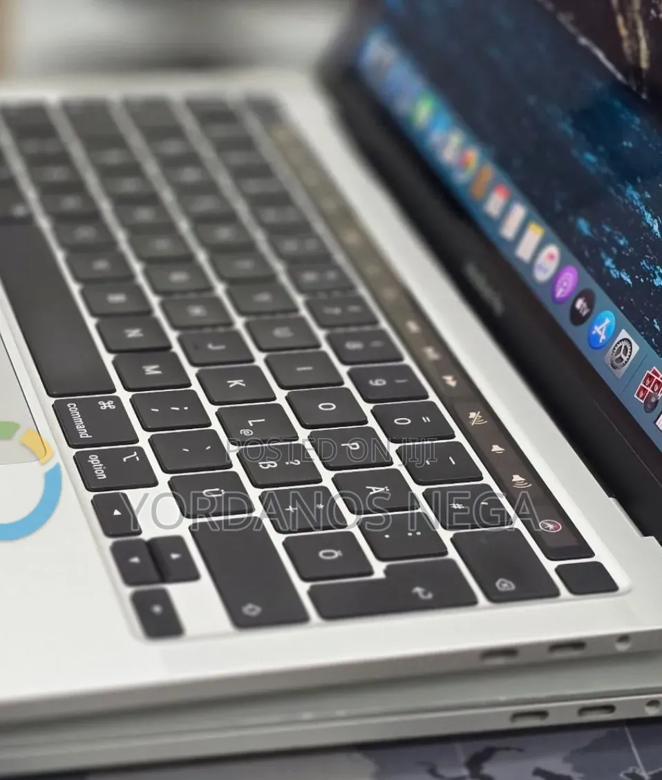 New Laptop Apple MacBook Pro 2020 32GB Intel Core i7 SSD 512GB