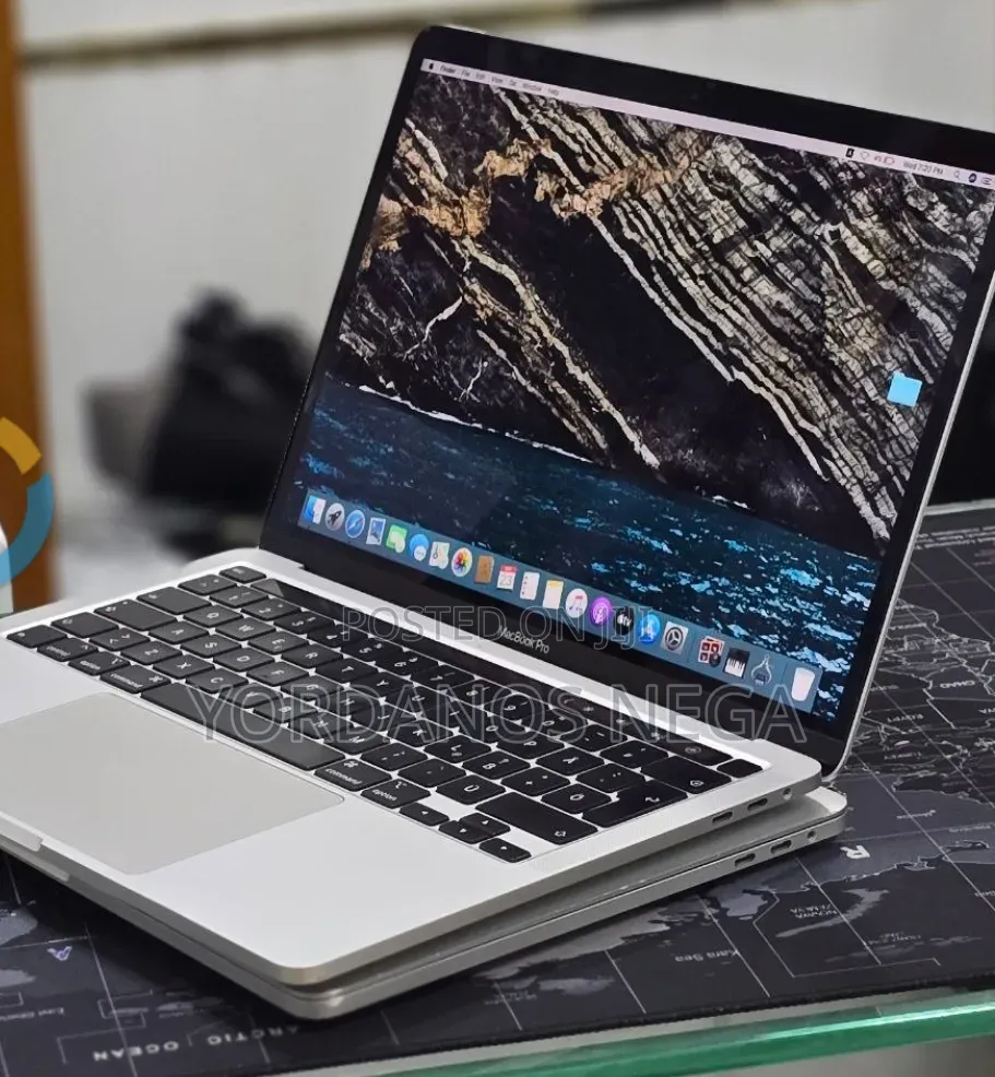 New Laptop Apple MacBook Pro 2020 32GB Intel Core i7 SSD 512GB