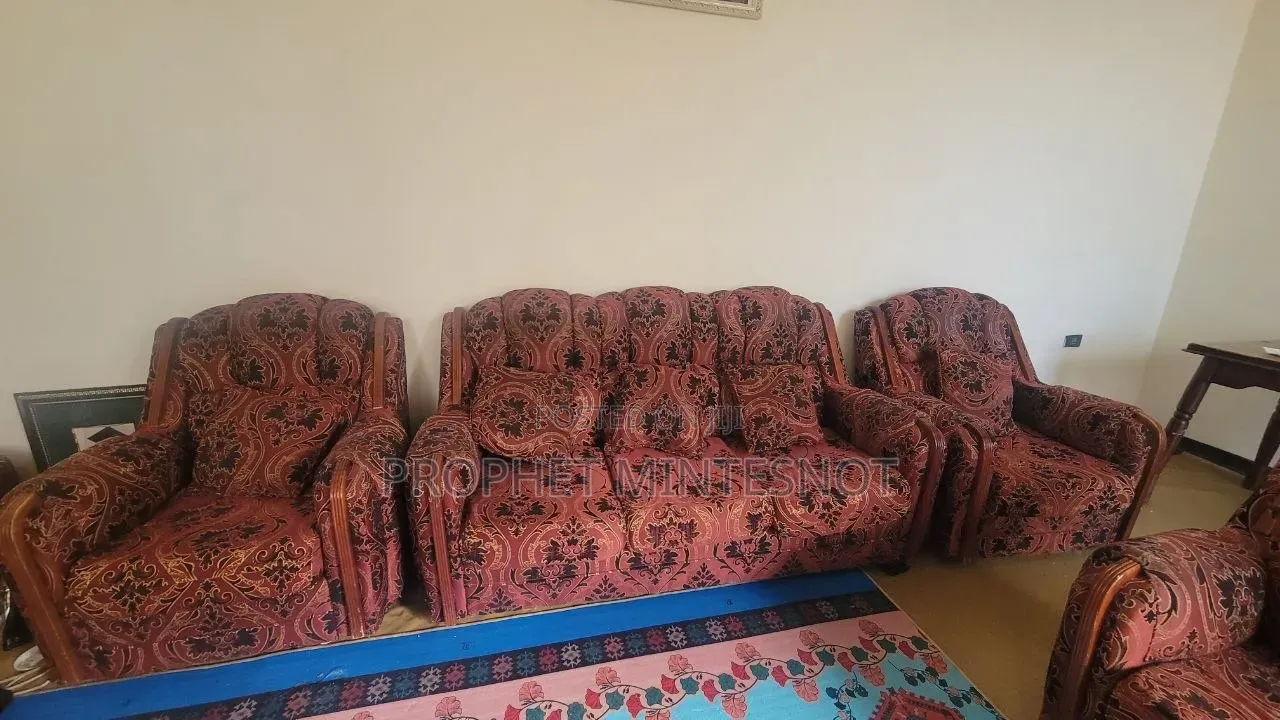 4 Sofa Used