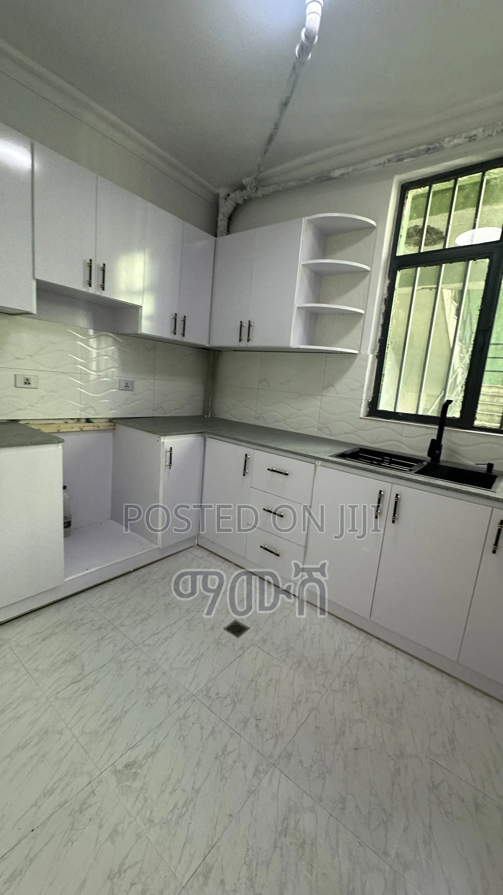 Furnished 3bdrm Condo in ለመኖሪያ ምቹ የሆነ አካባቢ, Bole for sale