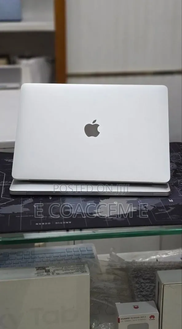 New Laptop Apple MacBook Pro 2015 16GB Intel Core i5 SSD 256GB