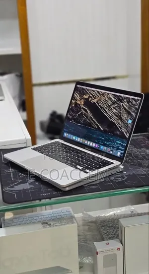 New Laptop Apple MacBook Pro 2015 16GB Intel Core i5 SSD 256GB