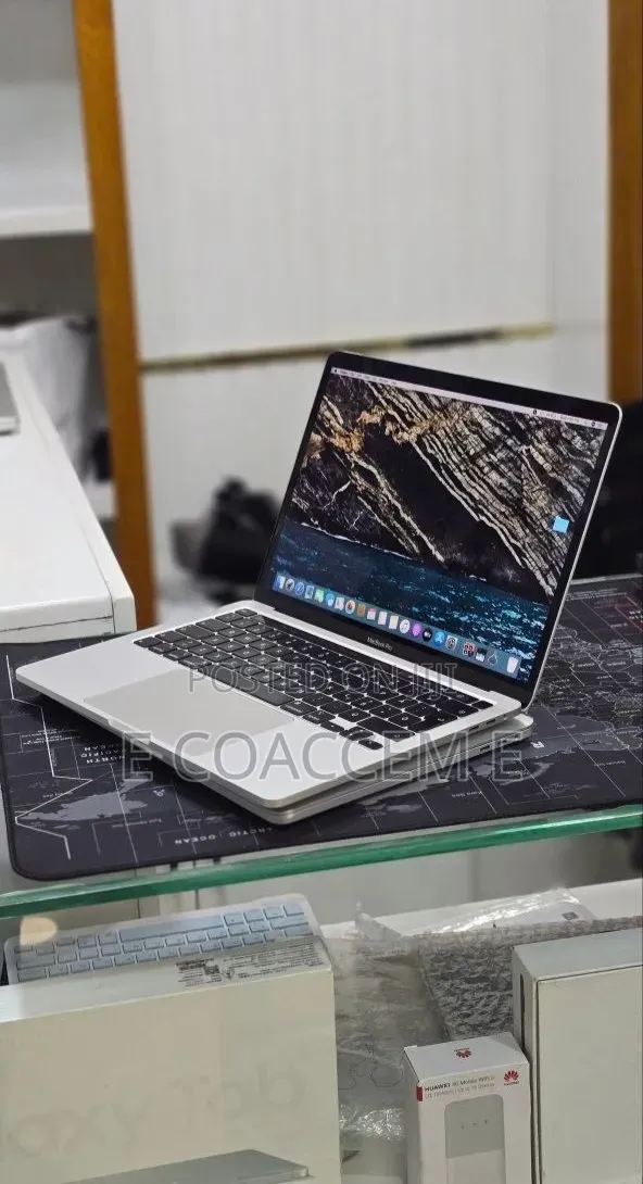 New Laptop Apple MacBook Pro 2015 16GB Intel Core i5 SSD 256GB