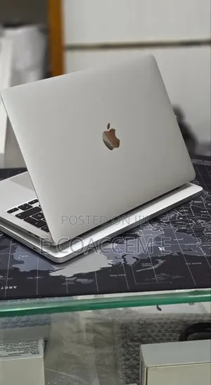 New Laptop Apple MacBook Pro 2015 16GB Intel Core i5 SSD 256GB