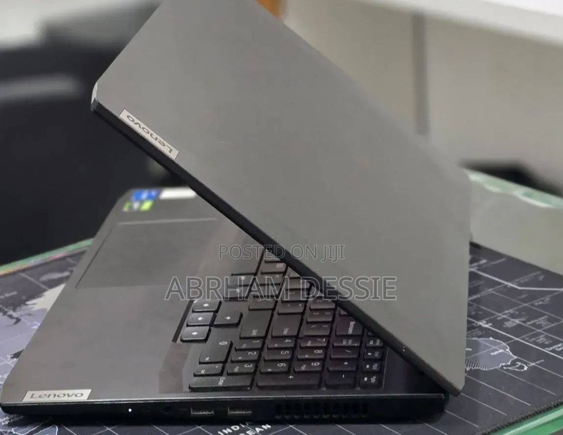 New Laptop Lenovo 8GB Intel Core i5 SSD 512GB