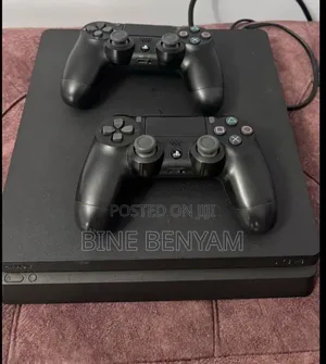 Play Station 4 Slim