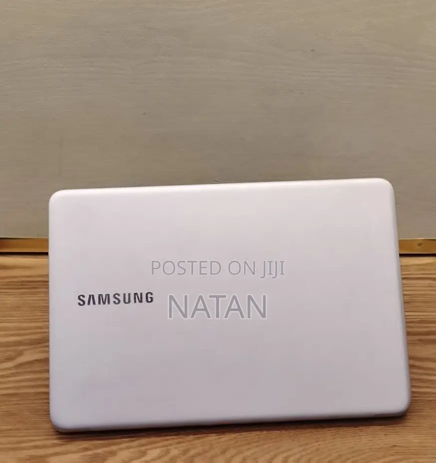 New Laptop Samsung 8GB Intel Core i7 SSD 256GB