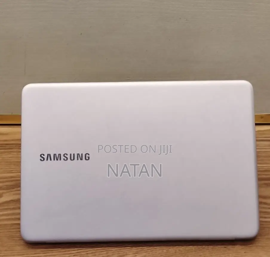New Laptop Samsung 8GB Intel Core i7 SSD 256GB