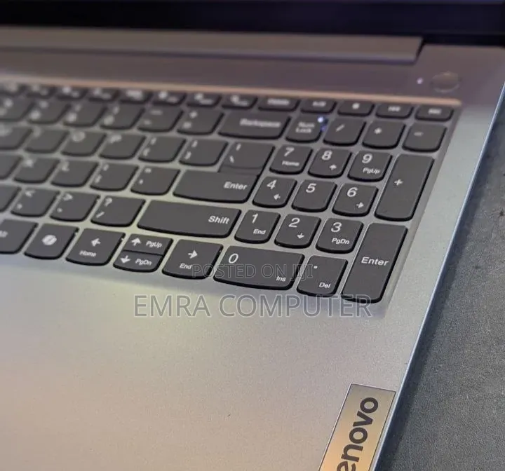 New Laptop Lenovo 8GB Intel Core i3 SSD 256GB