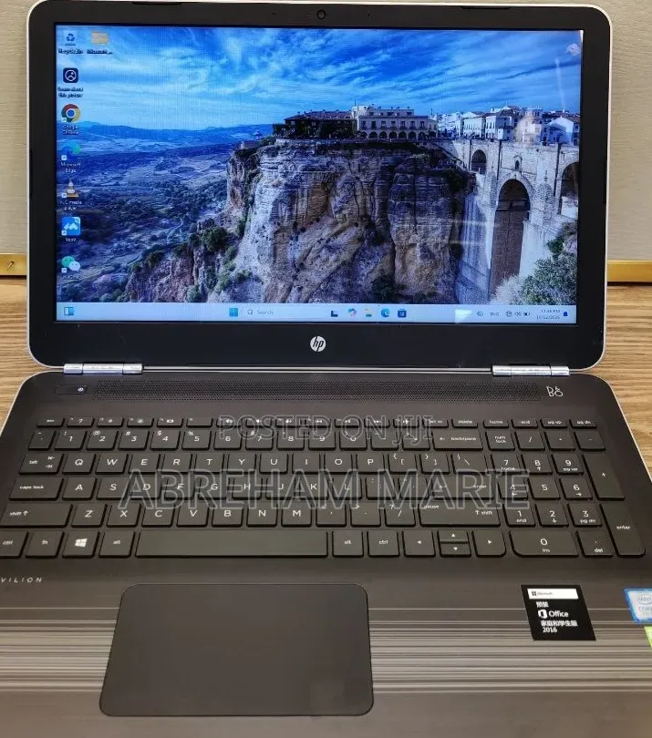 New Laptop HP Pavilion 15 8GB Intel Core i5 SSD 256GB