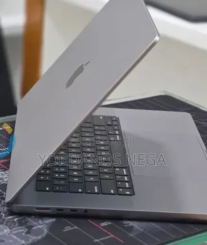 New Laptop Apple MacBook Pro 2023 M2 32GB Apple M2 SSD 1T