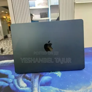 New Laptop Apple MacBook Air 2022 M2 8GB Apple M2 SSD 256GB
