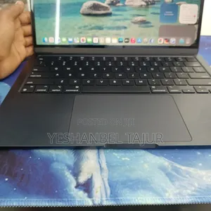 New Laptop Apple MacBook Air 2022 M2 8GB Apple M2 SSD 256GB