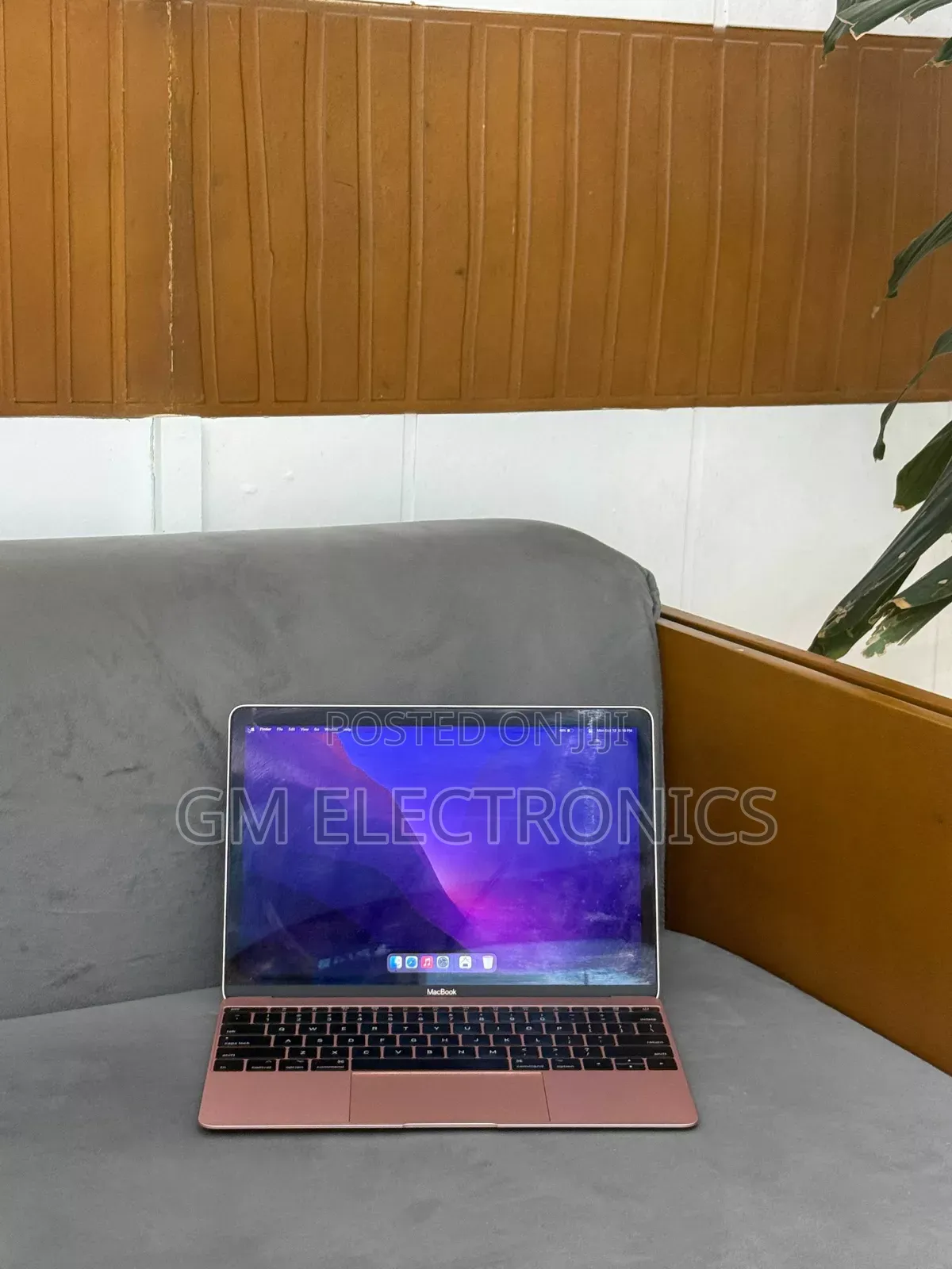 New Laptop Apple MacBook Pro 2017 8GB Apple M3 Pro SSD 256GB