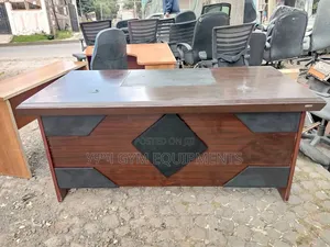 ጠንካራ እና ሰፊ የቢሮ ዴስክ (ለድርጅት ወይም ለቢሮ ስራ)