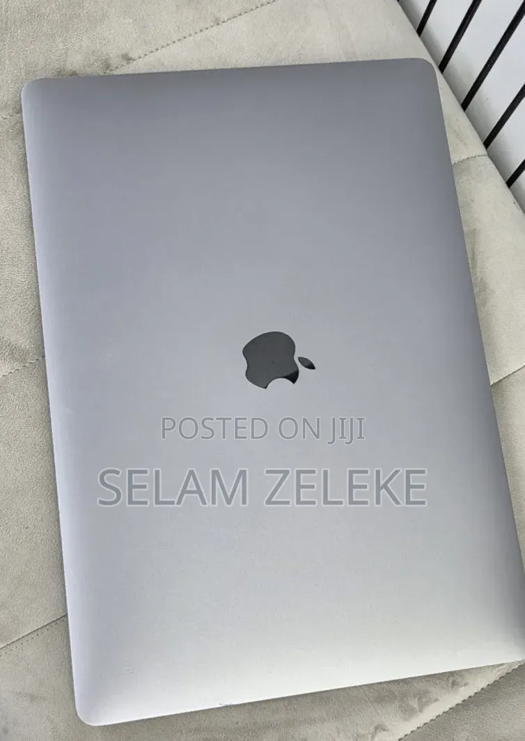 New Laptop Apple MacBook Pro 2019 16GB Intel Core i9 SSD 512GB