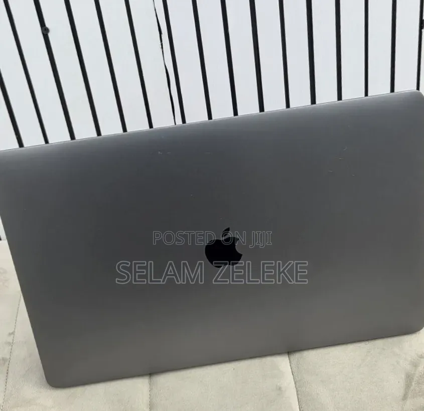 New Laptop Apple MacBook Pro 2019 16GB Intel Core i9 SSD 512GB