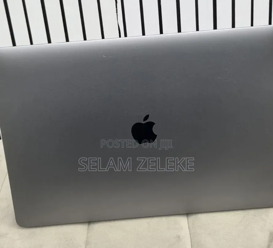 New Laptop Apple MacBook Pro 2019 16GB Intel Core i9 SSD 512GB