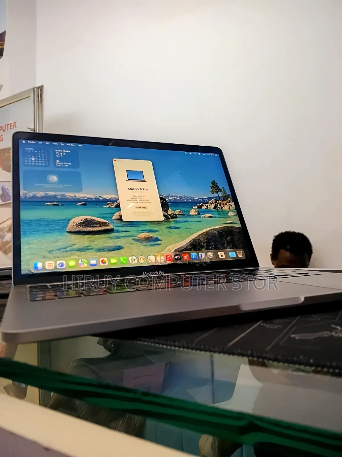 New Laptop Apple MacBook Pro 2022 M2 8GB Apple M2 SSD 512GB